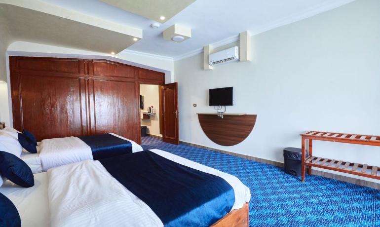Deluxe King Suite